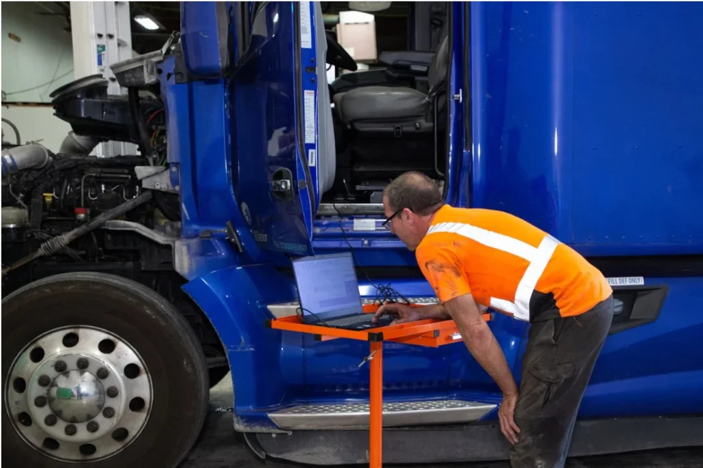 علت روشن شدن چراغ چک ولوو FH و نقش لوازم یدکی کامیون ولوو در رفع مشکل علت روشن شدن چراغ چک ولوو FH و نقش لوازم یدکی کامیون ولوو در رفع مشکل